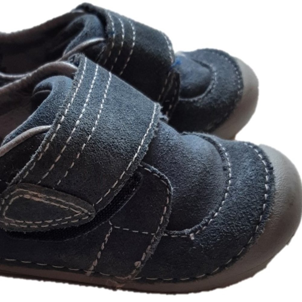 Stride Rite tennis shoe worn 3 x - flexible soles